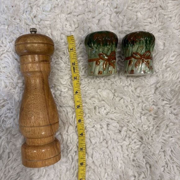 3 Vntg PC FERNANDA Wood 8” Pepper Grinder, Ceramic Asparagus Salt Pepper Shakers - Picture 3 of 10